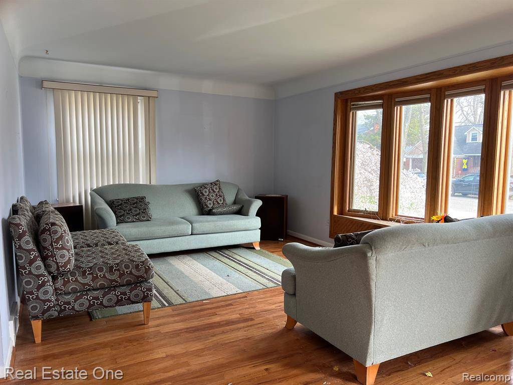 Huntington Woods, MI 48070,13344 Hart Avenue