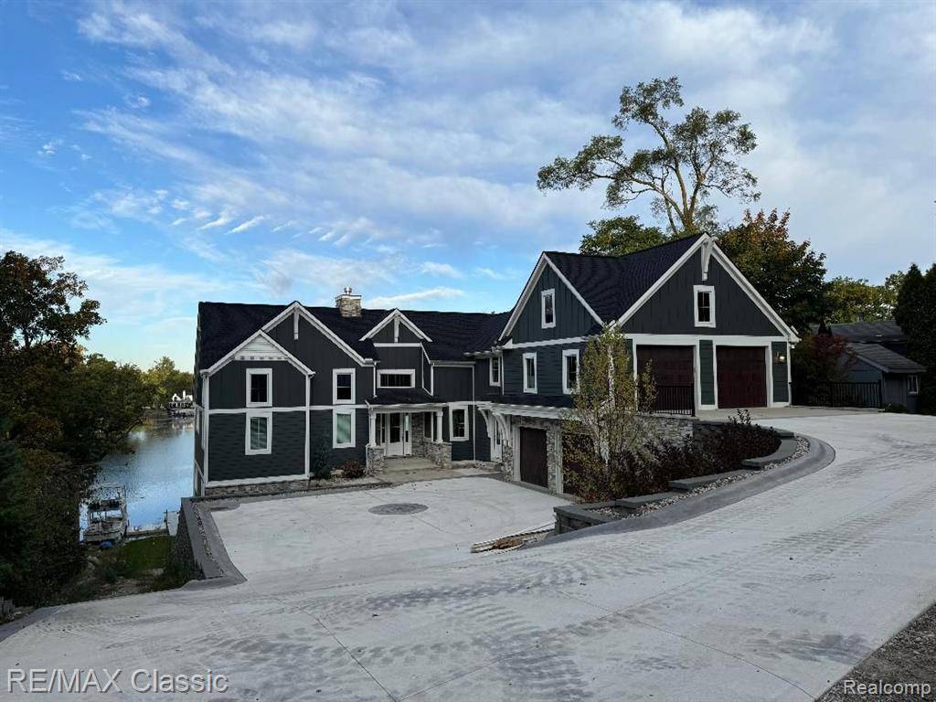 White Lake Twp, MI 48383,000 Ridge