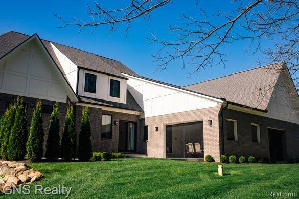 Romeo Vlg, MI 48065,72460 HENRY D DR