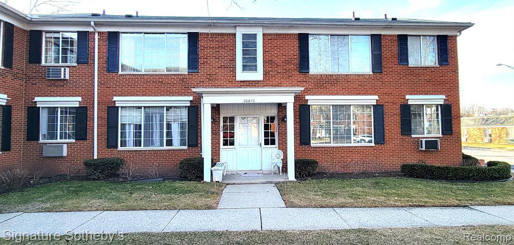 Harper Woods, MI 48225,20870  Wildwood 221