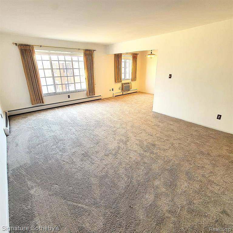 Harper Woods, MI 48225,20870 Wildwood 221