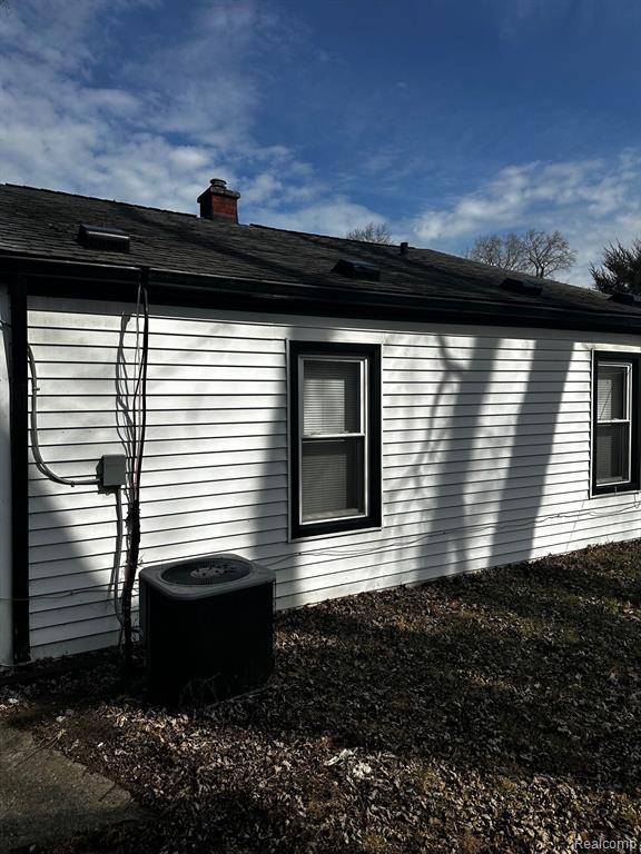 Madison Heights, MI 48071,594 E BARRETT Avenue