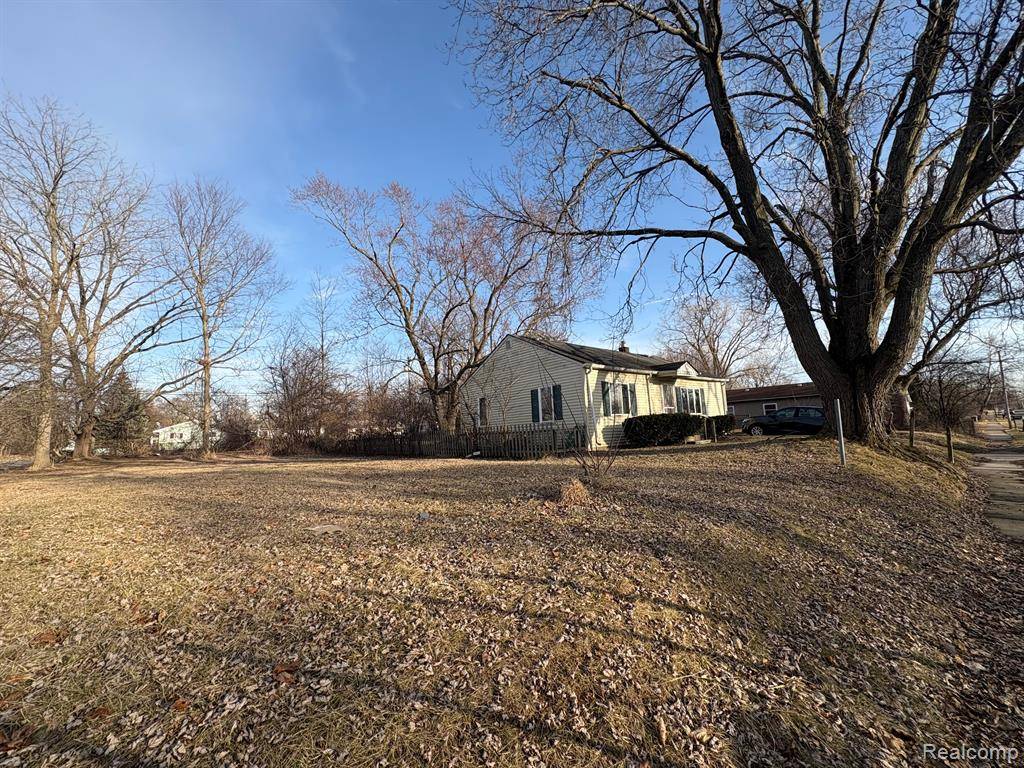 Pontiac, MI 48341,537 HIGHLAND Avenue