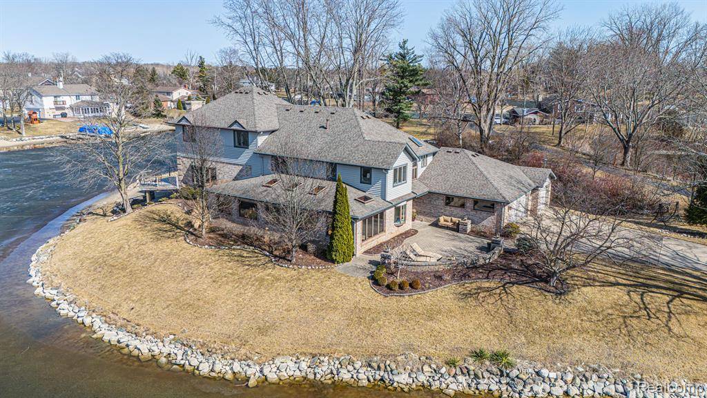 Commerce Twp, MI 48382,3532 RAFTWOOD Drive