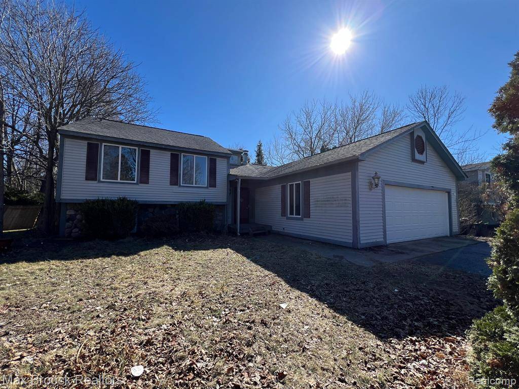 Waterford Twp, MI 48327,854 ESTES