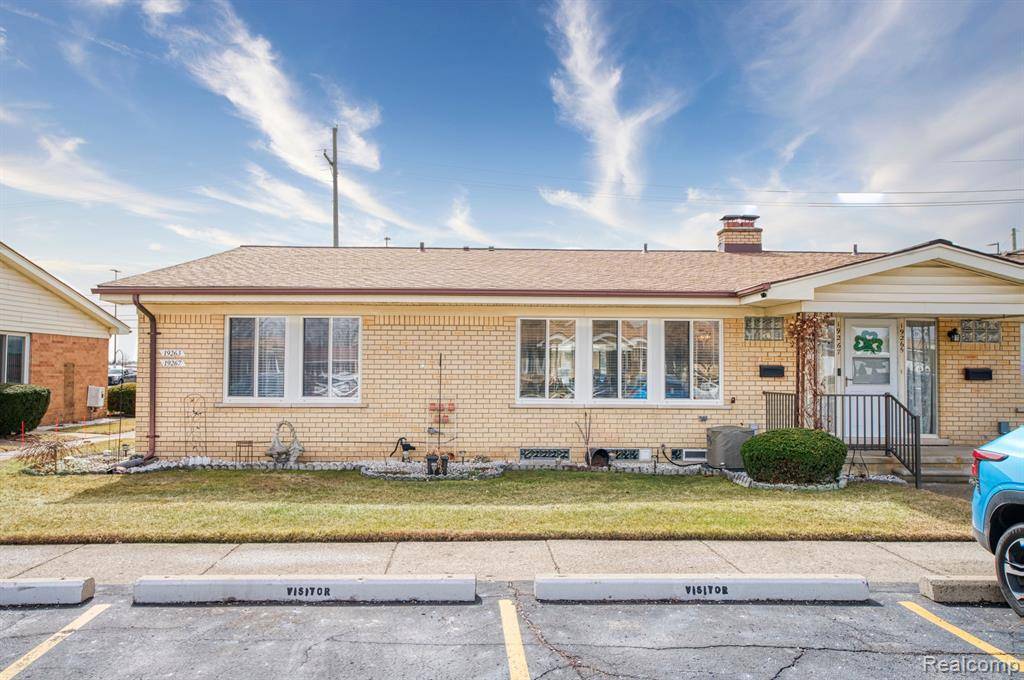 Roseville, MI 48066,19267 E 13 MILE Road 48