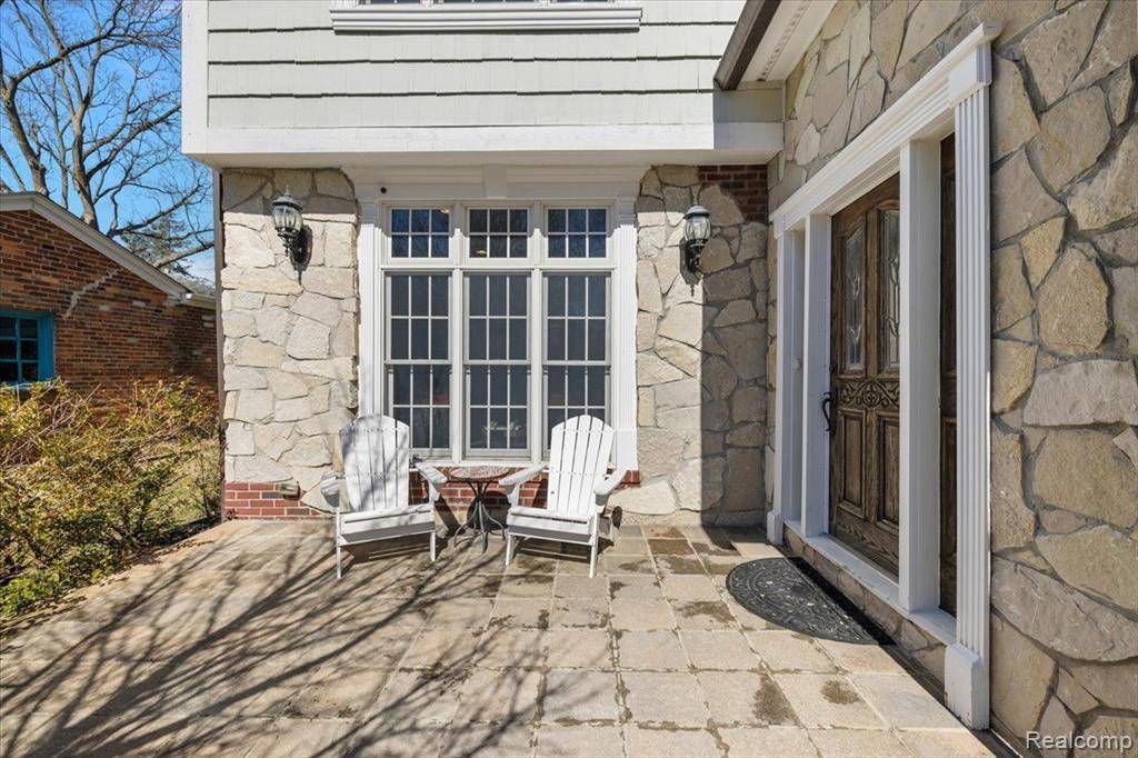 West Bloomfield Twp, MI 48323,2074 LAKESHIRE Drive
