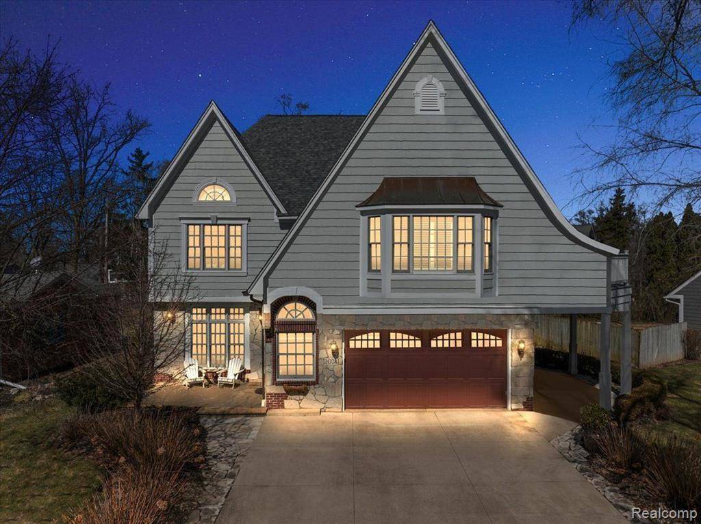 West Bloomfield Twp, MI 48323,2074 LAKESHIRE Drive