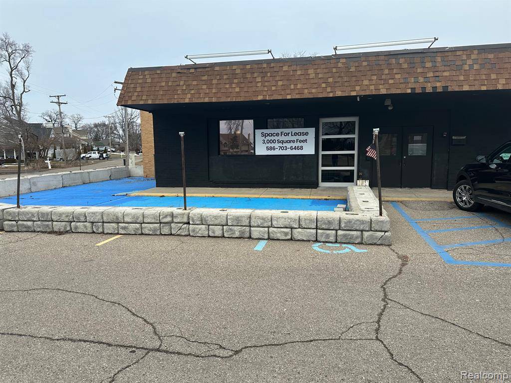 Keego Harbor, MI 48320,1535  Cass lake road front