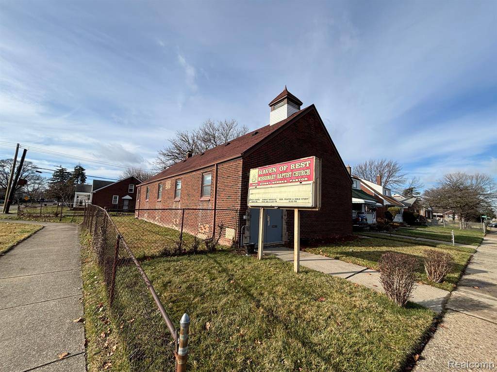 Detroit, MI 48205,12405 GUNSTON Street