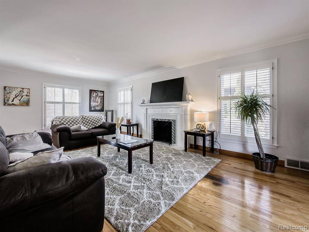Grosse Pointe Park, MI 48230,1304 DEVONSHIRE Road