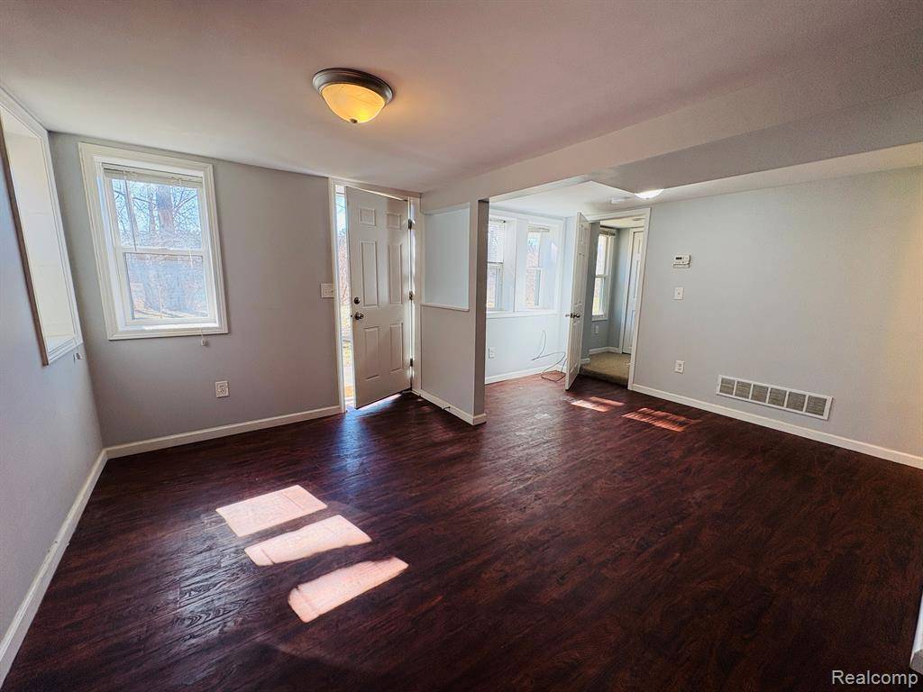 Waterford Twp, MI 48328,4109 Parkway