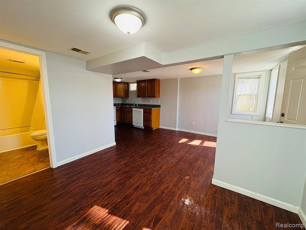 Waterford Twp, MI 48328,4109 Parkway