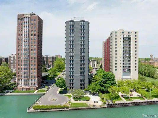 Detroit, MI 48214,8200 E Jefferson #1202