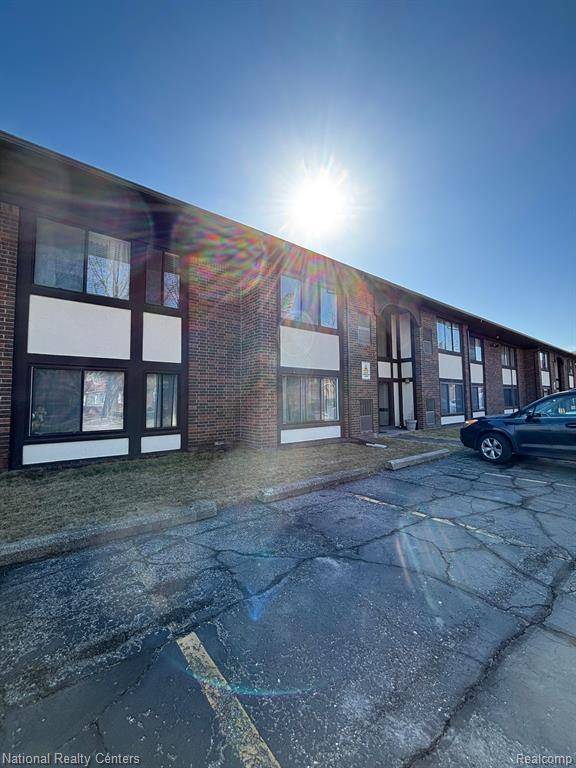 Warren, MI 48091,4961 E 10 MILE Road 8