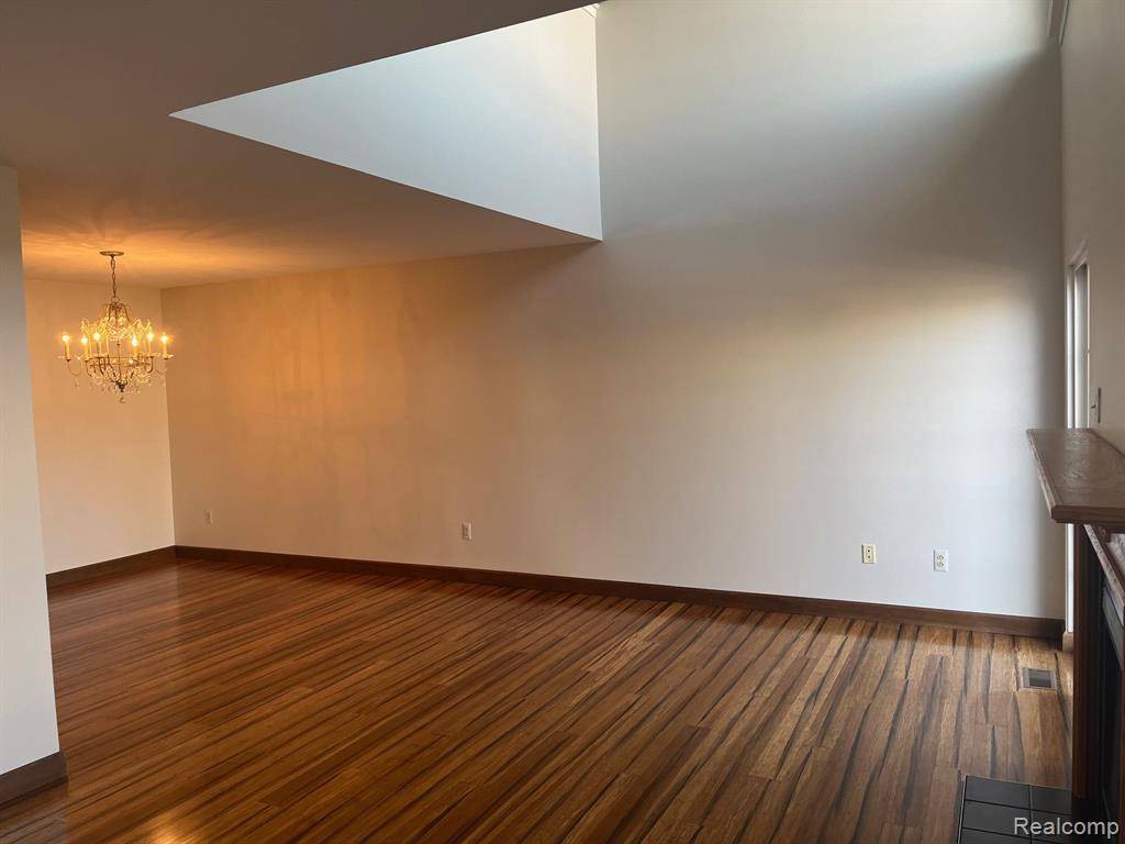 Orion Twp, MI 48360,200 BARRINGTON Circle