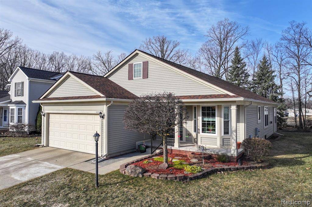 Grand Blanc Twp, MI 48439,5218 SANDALWOOD Circle 43