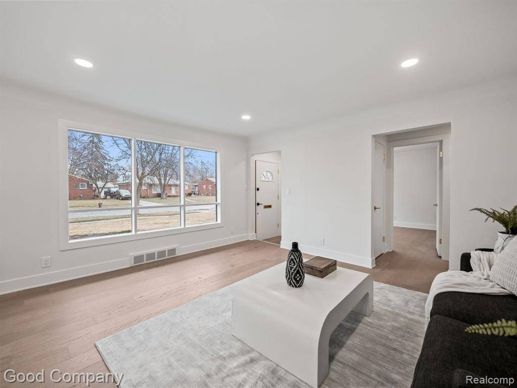 Beverly Hills Vlg, MI 48025,16979 MARGUERITE Street