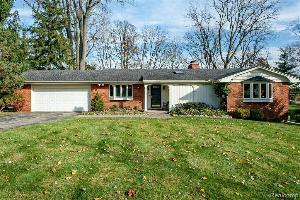 Rochester Hills, MI 48309,229 ROCHDALE Drive S