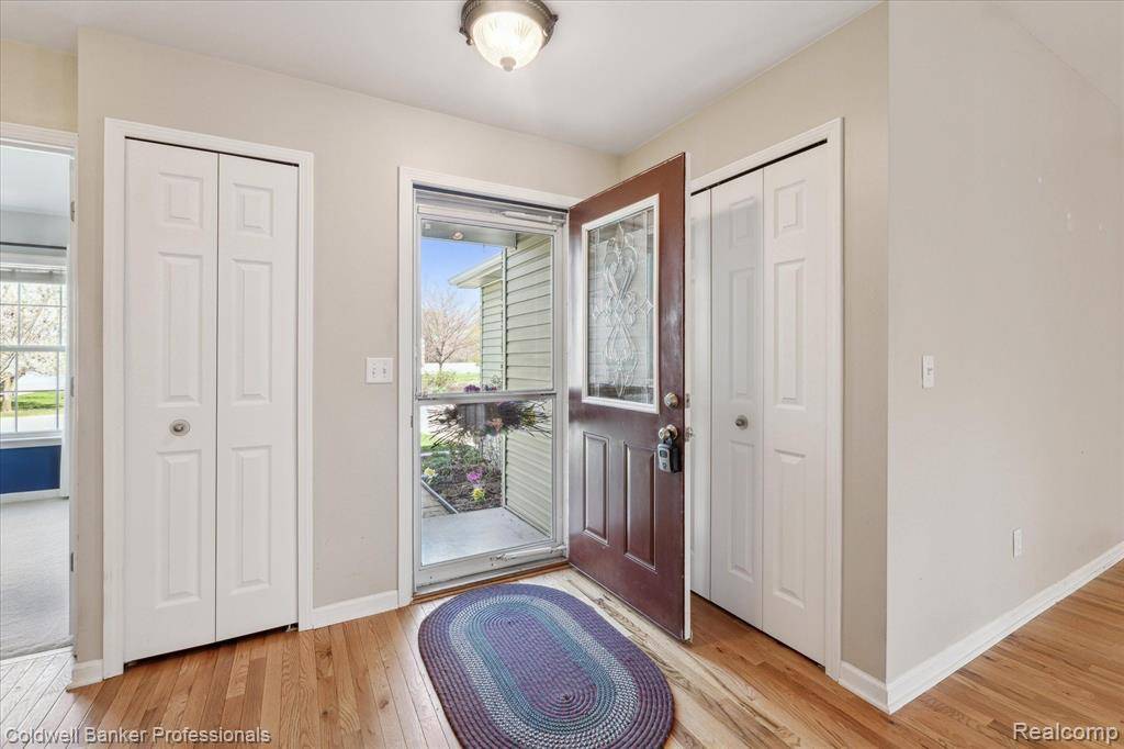 Holly Vlg, MI 48442,713 MARY ANN Drive