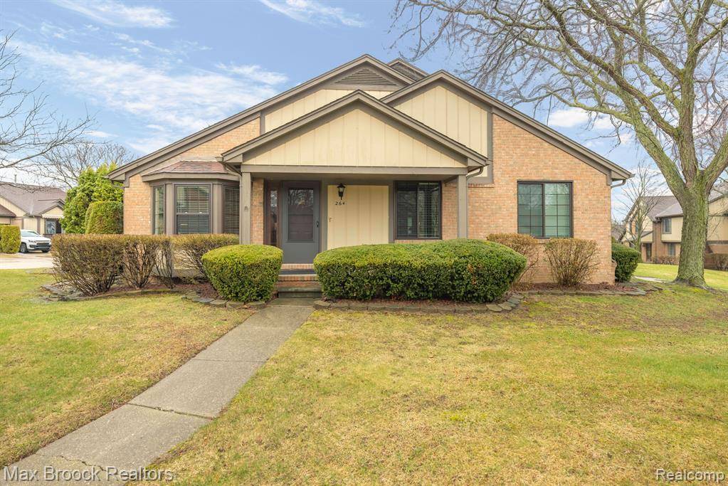 Rochester Hills, MI 48307,264 MEADOW BRIDGE Drive 22