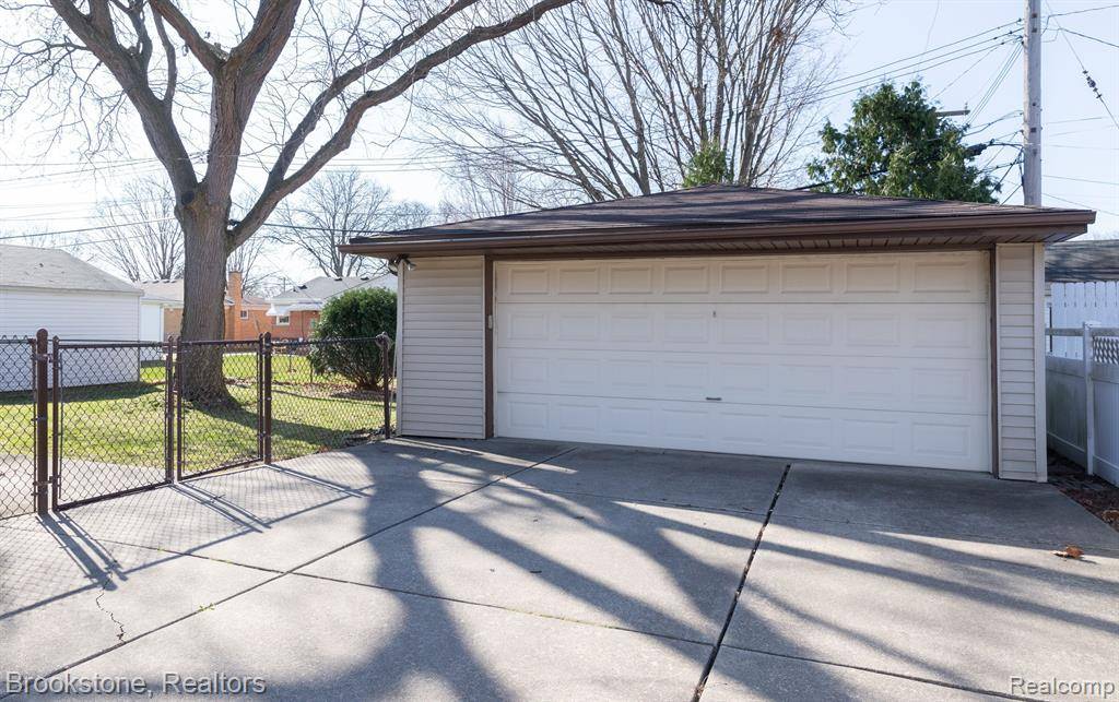 Livonia, MI 48154,27717 LYNDON Street