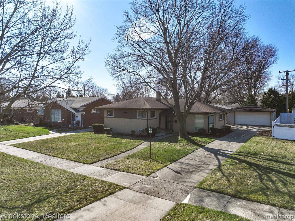 Livonia, MI 48154,27717 LYNDON Street