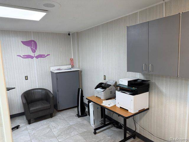 Flint Twp, MI 48507,2425 AUSTINS Parkway Unit 3 Room 1
