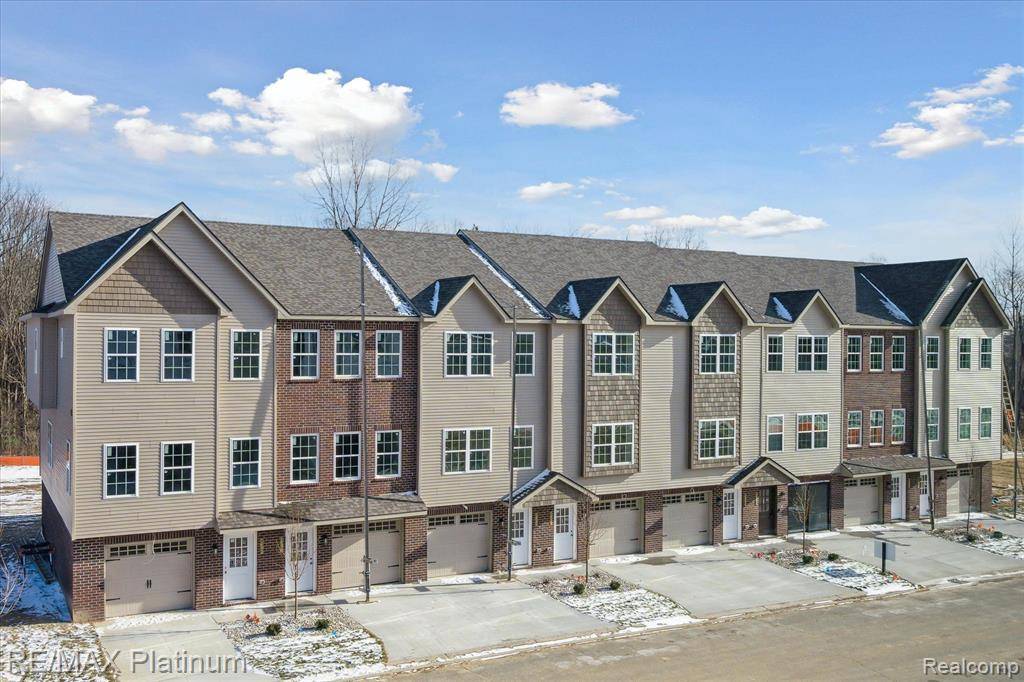 Howell Twp, MI 48855,1697 PINECROFT Lane