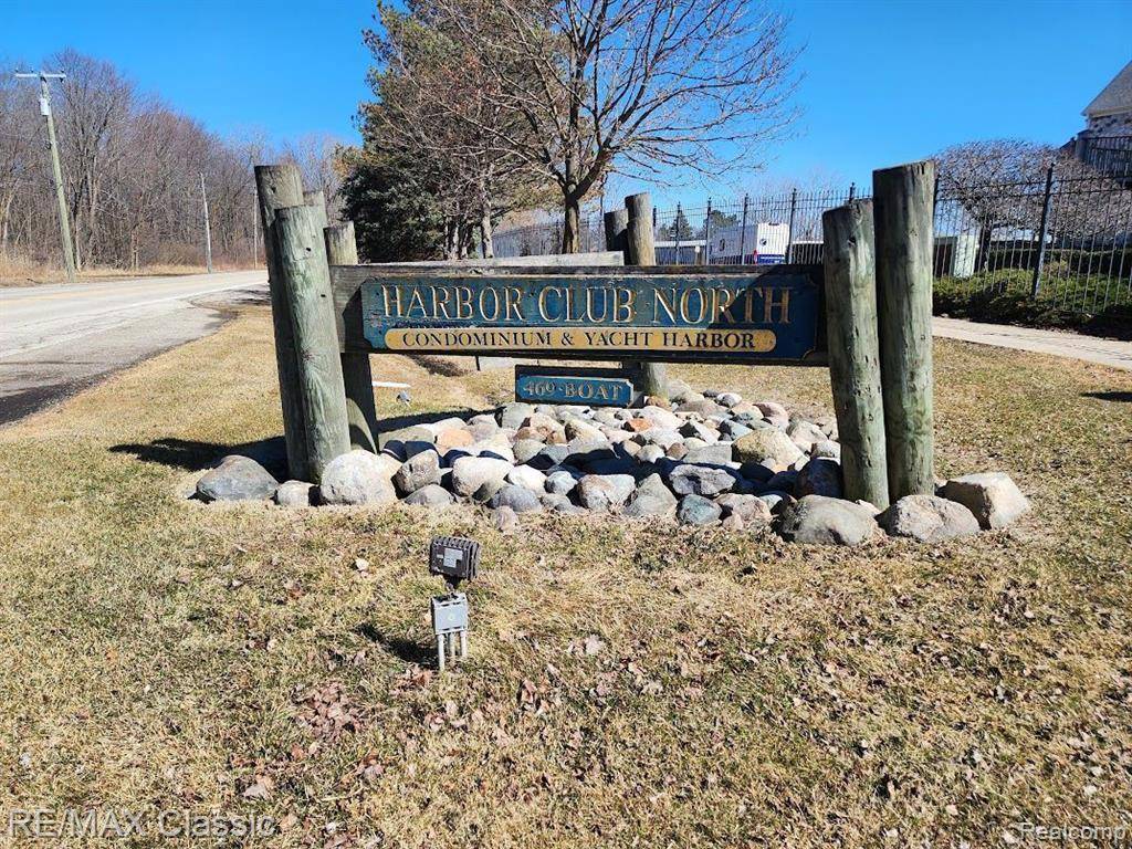 Harrison Twp, MI 48045,37512 JEFFERSON Avenue Unit# 301