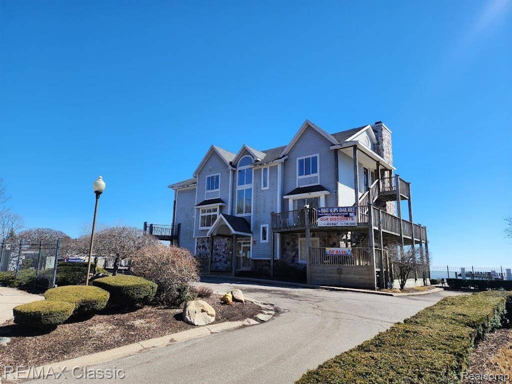 Harrison Twp, MI 48045,37512 JEFFERSON Avenue Unit# 301