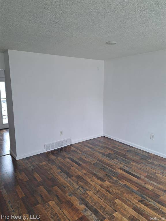 Ypsilanti Twp, MI 48198,1216 WOODGLEN Avenue