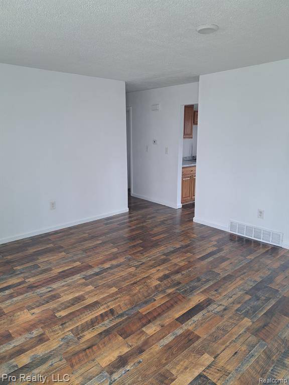 Ypsilanti Twp, MI 48198,1216 WOODGLEN Avenue