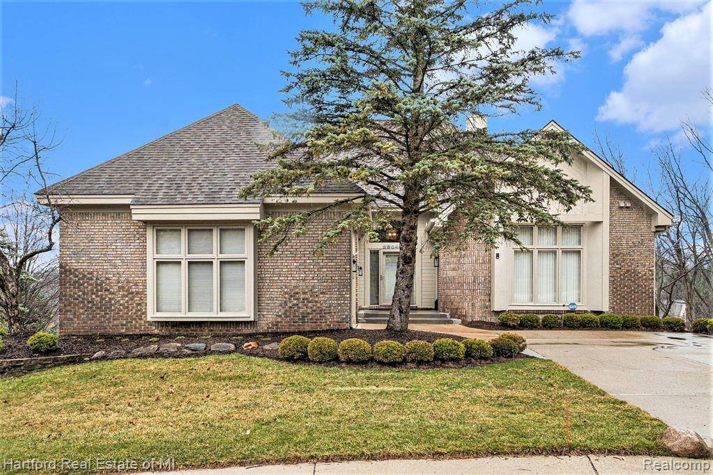 Farmington Hills, MI 48331,28044 HICKORY Circle