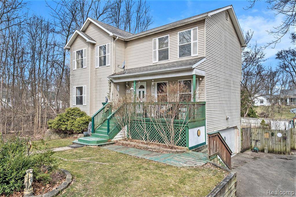 Holly Vlg, MI 48442,212 W ROSE Street