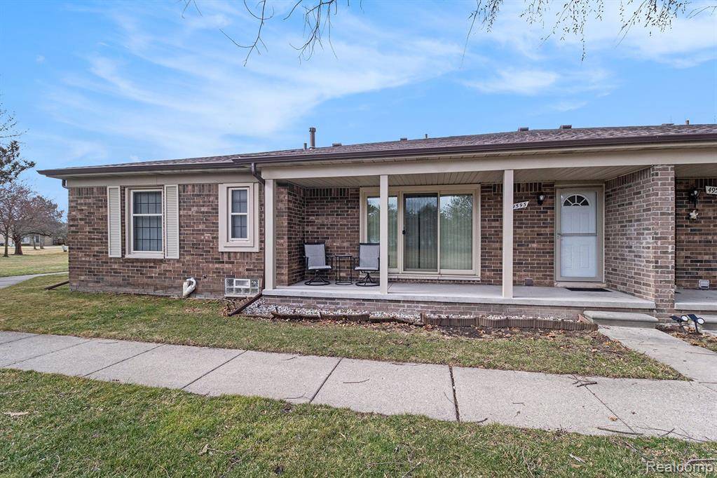 Shelby Twp, MI 48315,49593 LAUREL HEIGHTS Court 22 87