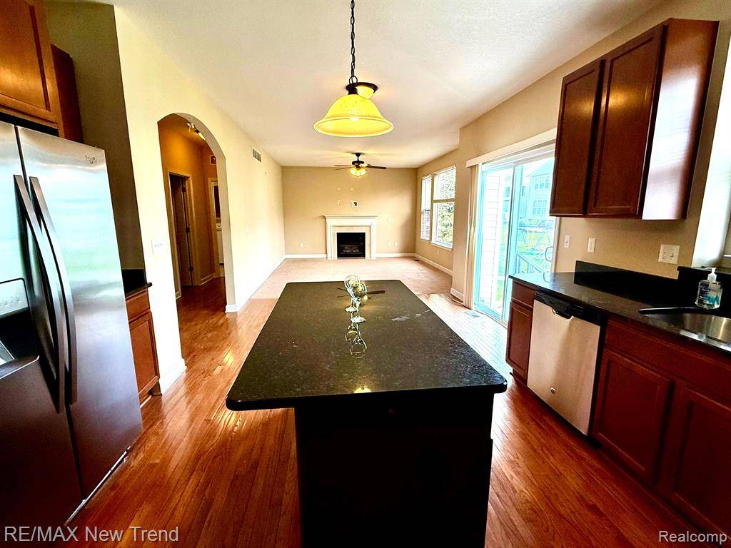 Novi, MI 48374,51207 BROMPTON