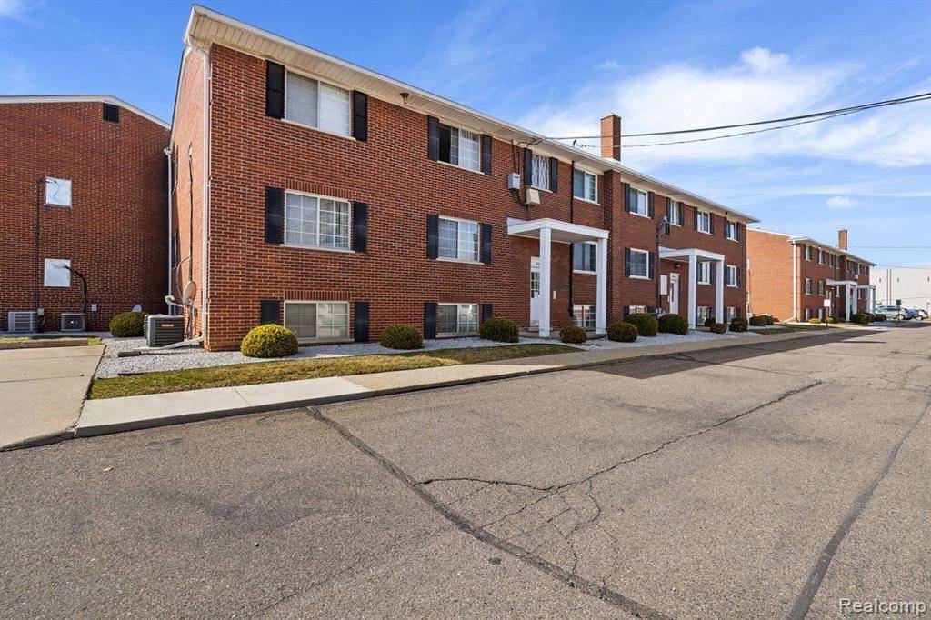 Sterling Heights, MI 48312,8270 CRESTVIEW Drive C7