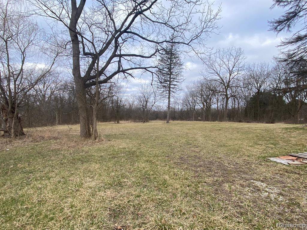 Burton, MI 48519,3104 S CENTER Road