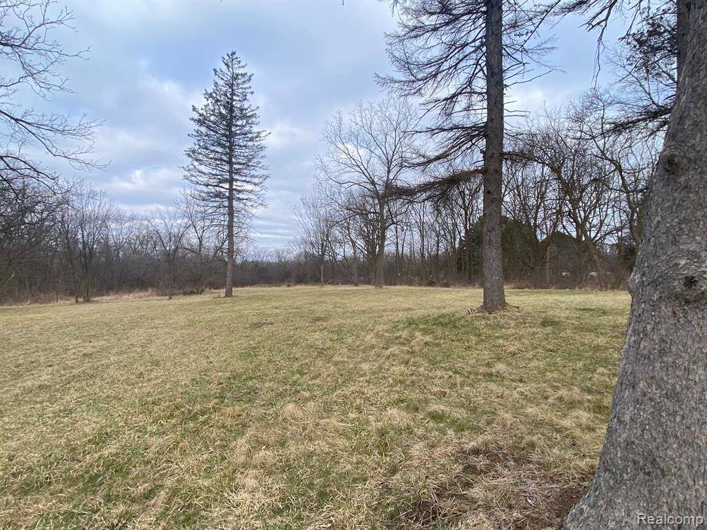 Burton, MI 48519,3104 S CENTER Road
