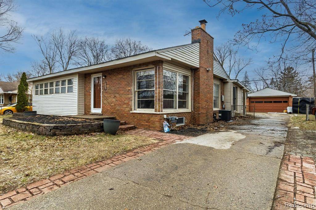 West Bloomfield Twp, MI 48324,2174 MIDDLEBELT Road