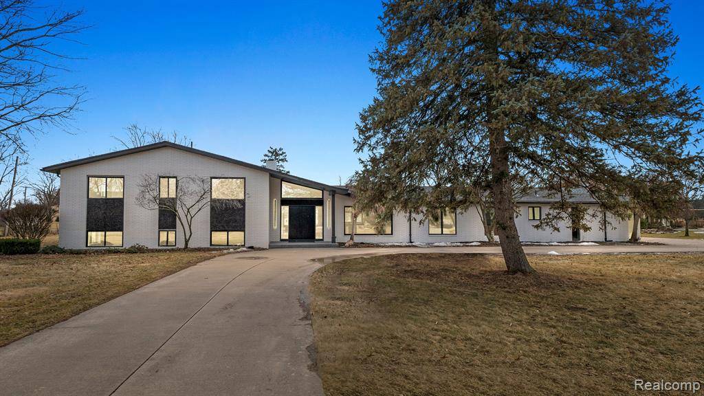 Beverly Hills Vlg, MI 48025,21725 NORMANDALE Street