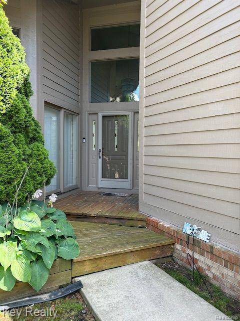 Farmington Hills, MI 48334,26766 PLUMGROVE Lane 56