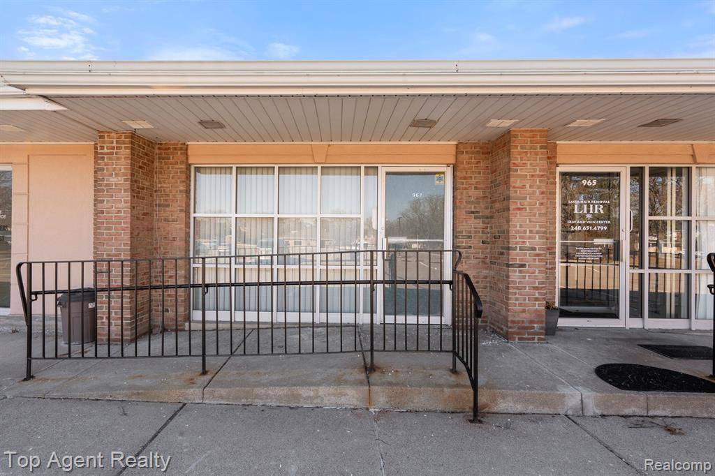 Rochester, MI 48307,967 Oakwood Drive 967