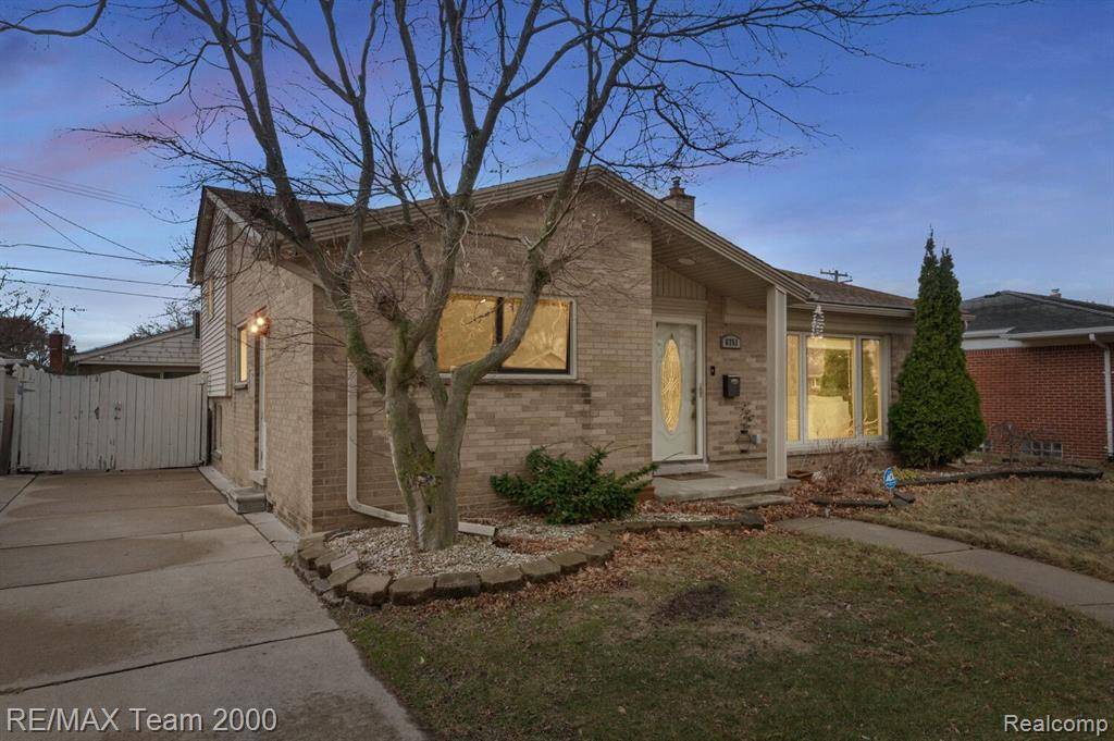 Dearborn Heights, MI 48127,6751 N CHARLESWORTH Street