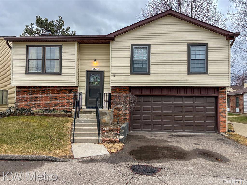 Troy, MI 48083,2830 ROUNDTREE Drive