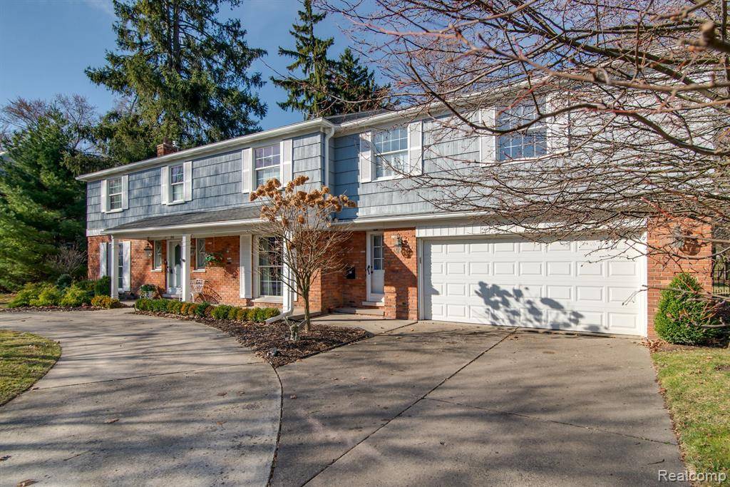 Grosse Pointe, MI 48230,253 LAKELAND Street