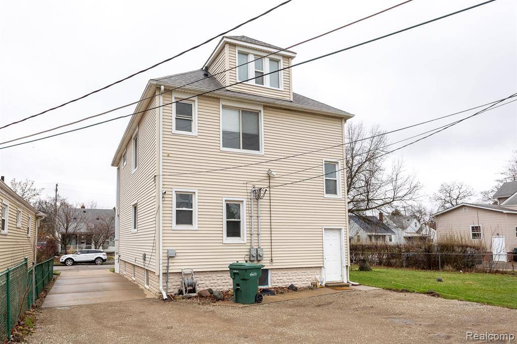 Lincoln Park, MI 48146,880 WHITE Avenue