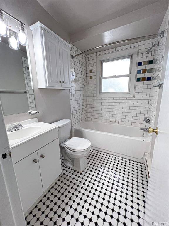 Royal Oak, MI 48073,3382 HARVARD Road Unit 208