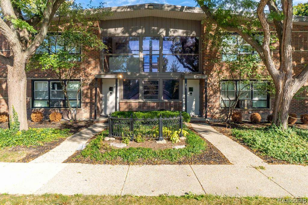 Royal Oak, MI 48073,3382 HARVARD Road Unit 208